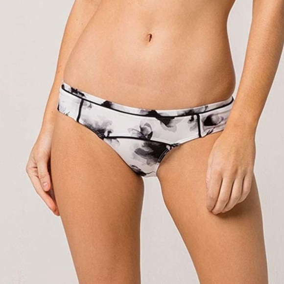 🔥RVCA Fading Petals Cheeky Bikini Bottom🔥~med - Picture 1 of 14